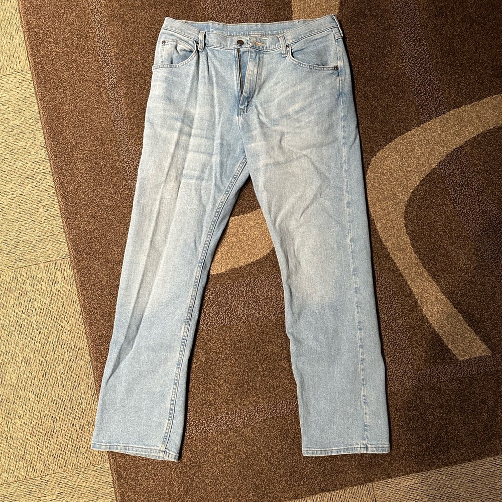 Wrangler relaxed fit jeans 34 x 32 worn once